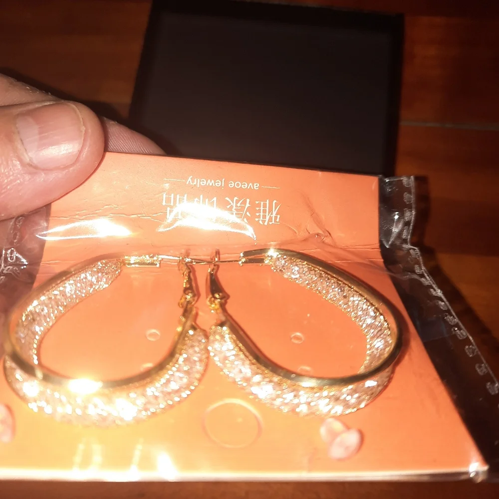 Pretty hoop earrings - Picture 2 of 3